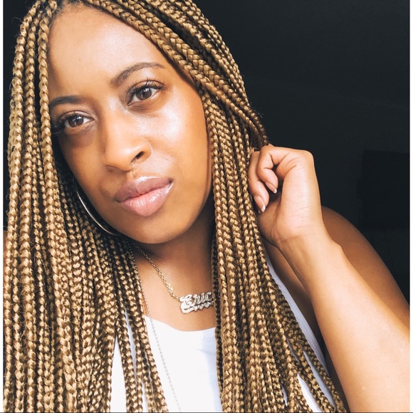 Meet your Posher, Erica - Picture 2 of 3